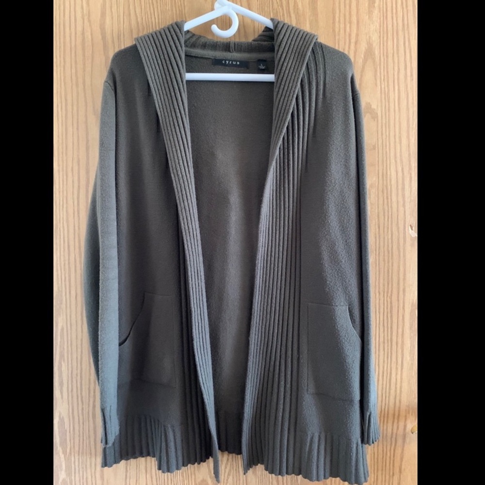 Women’s cardigan.
